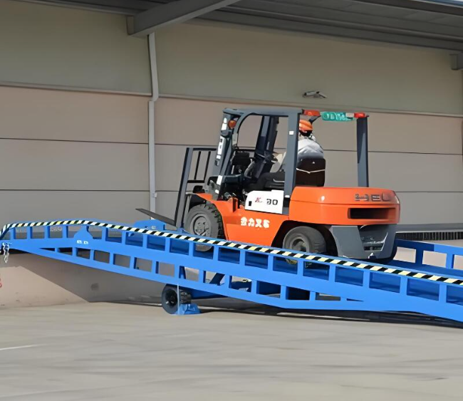 阜新移动式卸货平台（叉车用）